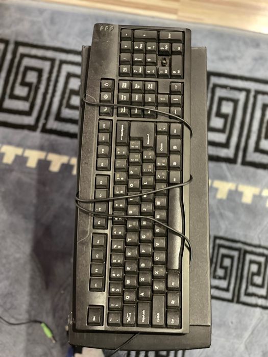 Продавам компютер DELUX