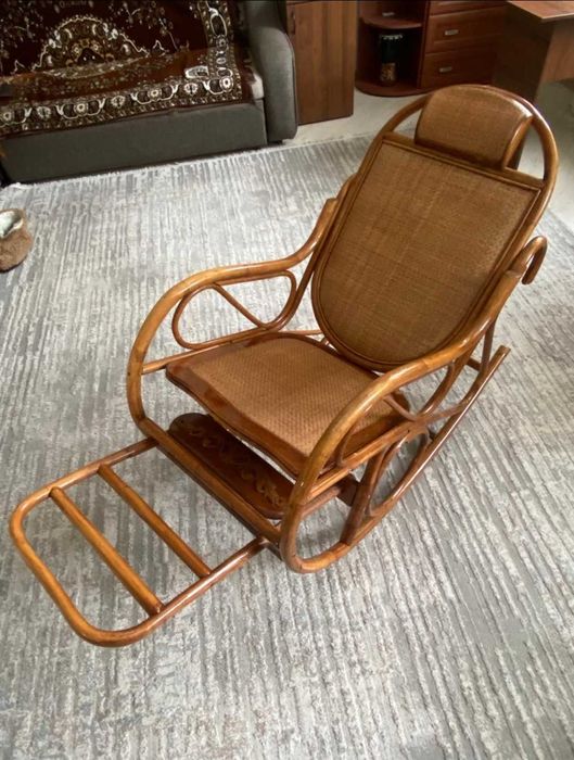 Кресло качалка из ротанга