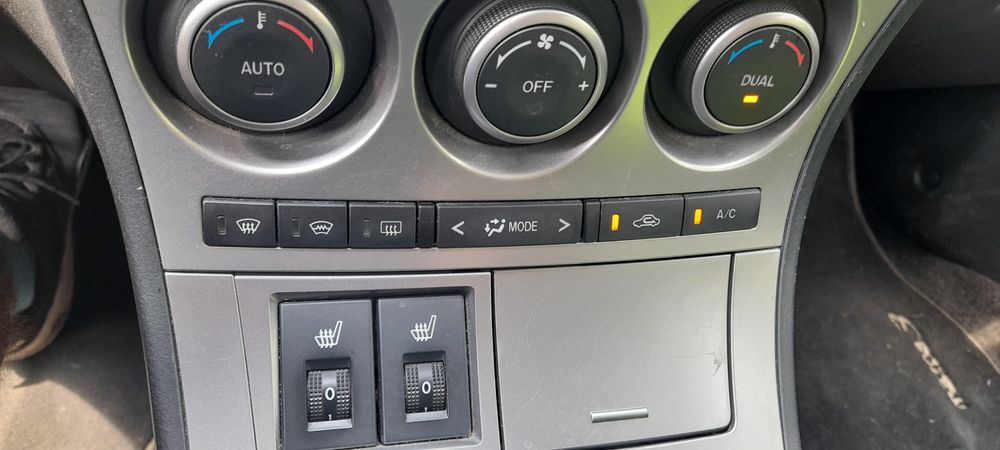 Продавам Mazda 3 2.2 Diesel на части