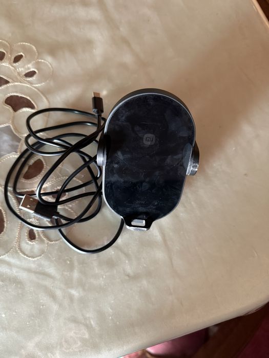 Bez provodnoy MI brendili zaryadka