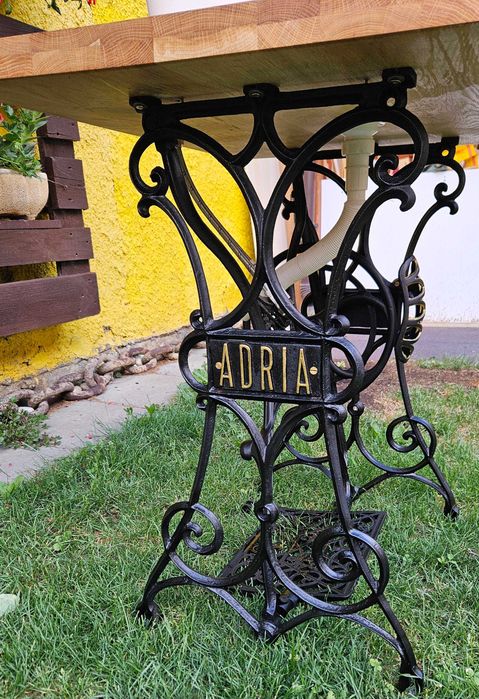 Chiuvetă rustică unicat din bază originală de mașină de cusut ADRIA