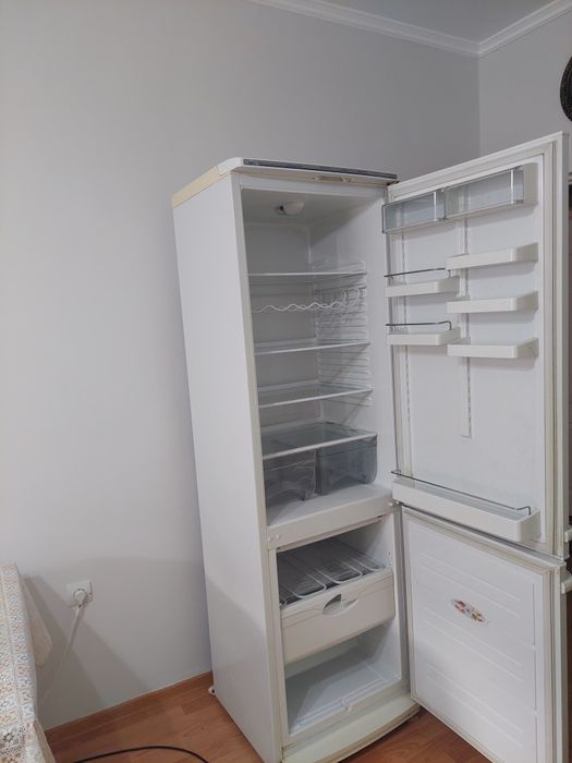 Двух камерный Холодильник