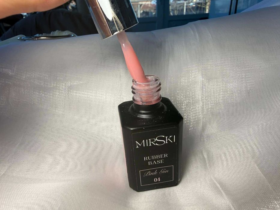 Гел лакове и бази