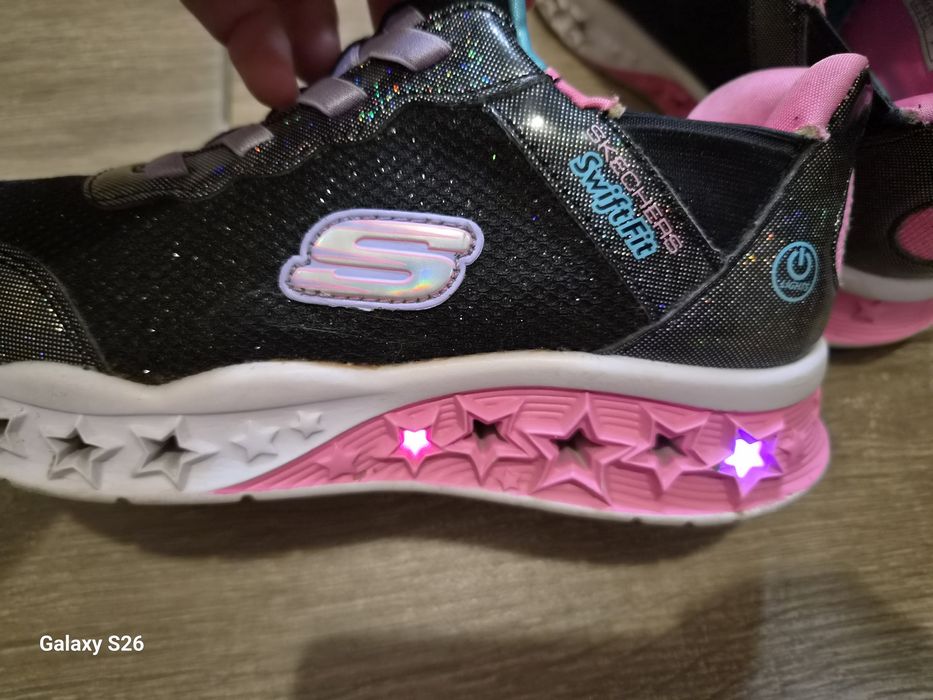 Adidasi Skechers marimea 33