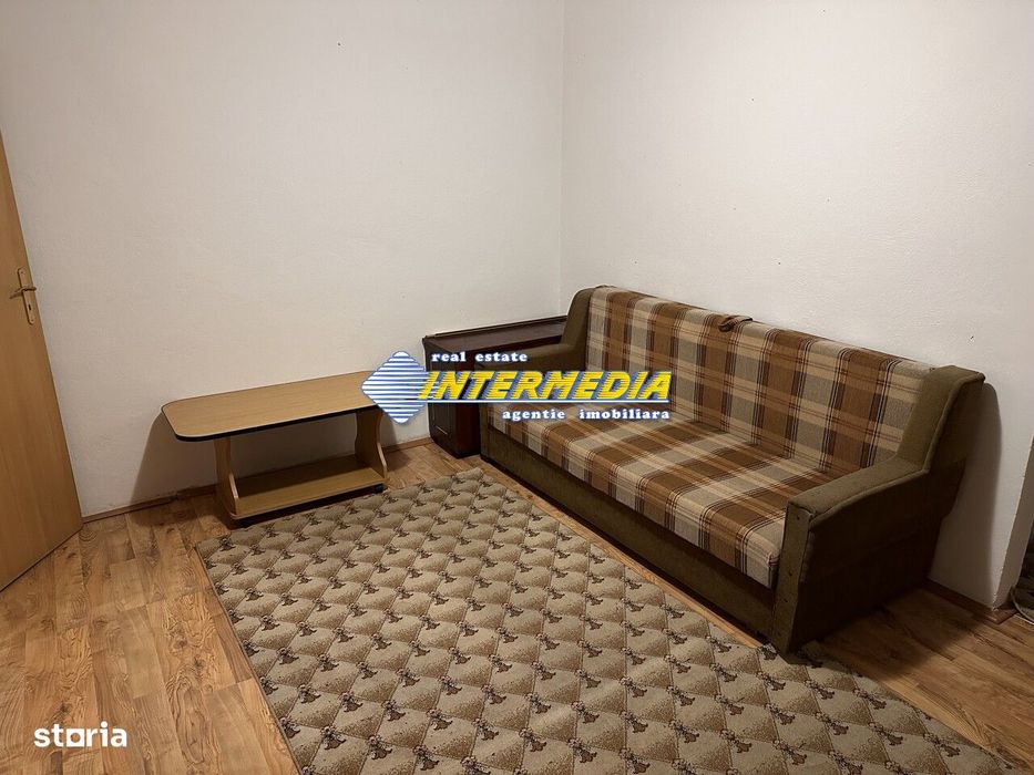 Apartament de închiriat 3 camere| etaj 3| zona Cetate
