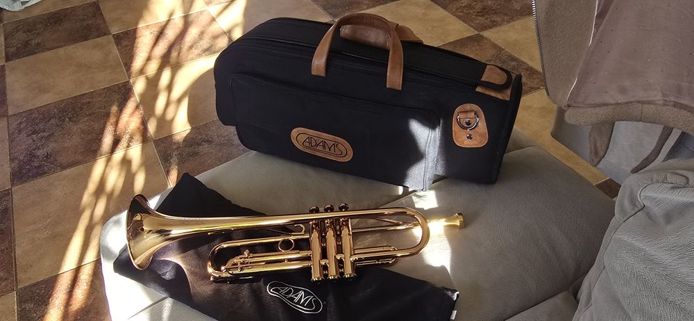 Trompetă Adams A9