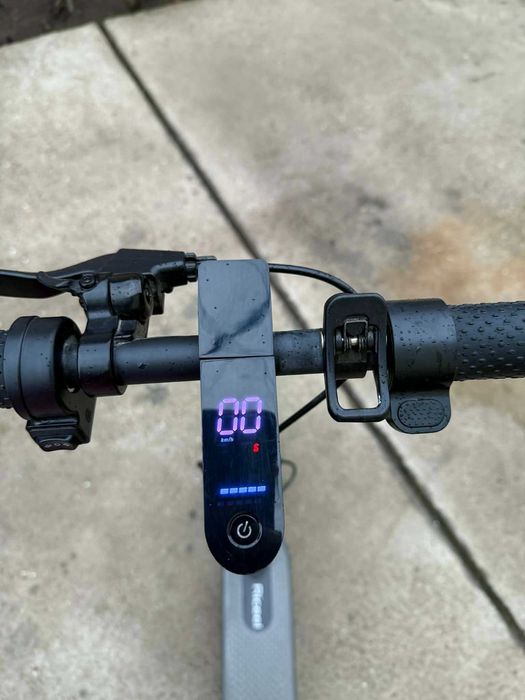 Trotineta electrica folosita foarte putin