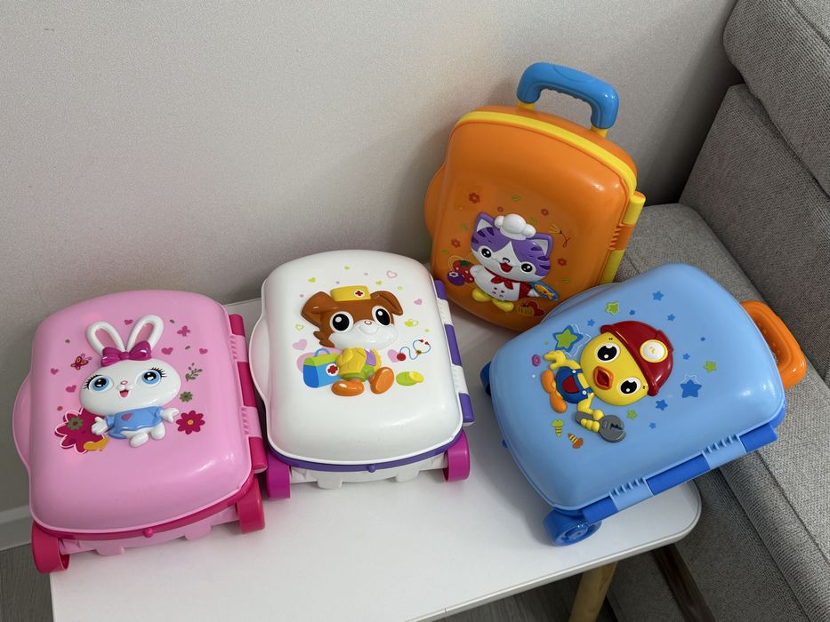 Набор чемоданов Hola