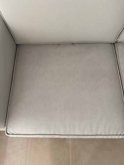 Много запазен кожен двуместен диван