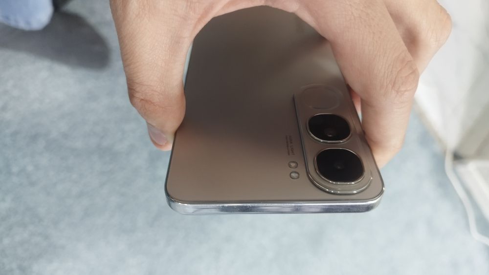 Vivo V40 Lite 8+8/256GB Xamelion rang sro'chna sotiladi