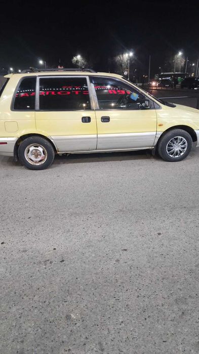 Митсубиси спейс раннер