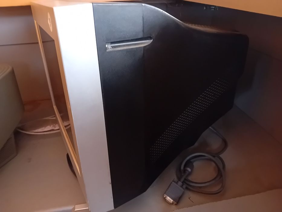 Два монитора за  вътрешна мрежа