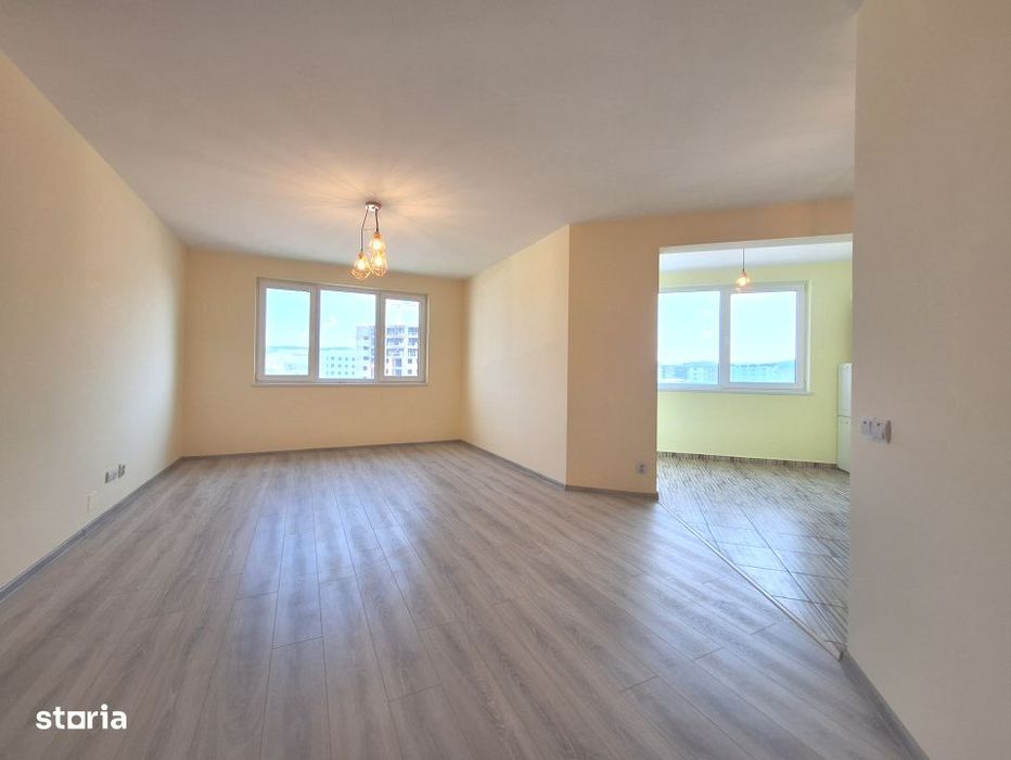 Apartament cu 3 camere, 86 mp, parcare, zona BMW — fotografia 1