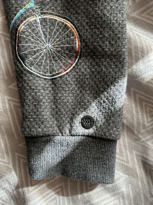 NOIZE brand sweatshirt with a bicycle