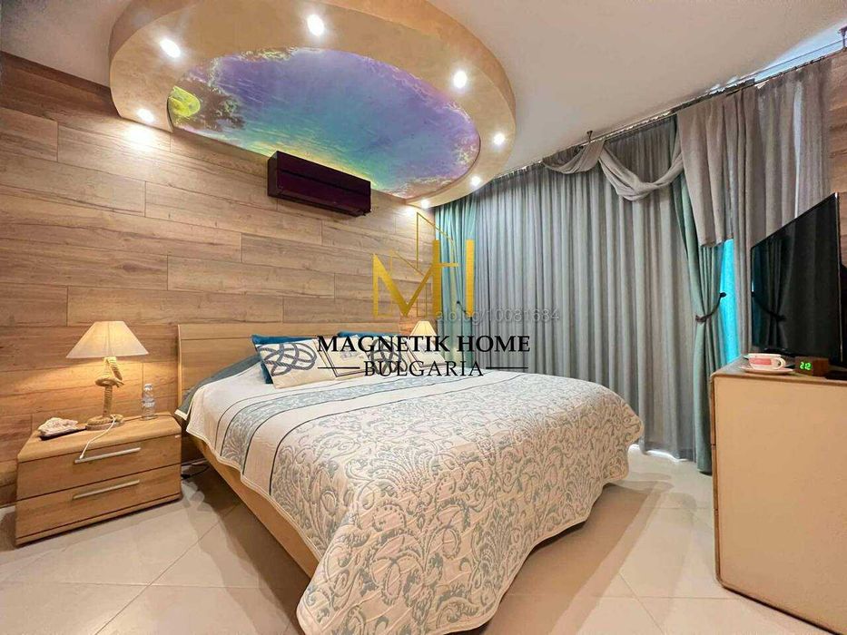 Луксозен двустаен апартамент с 2 бани и паркомясто в супер център