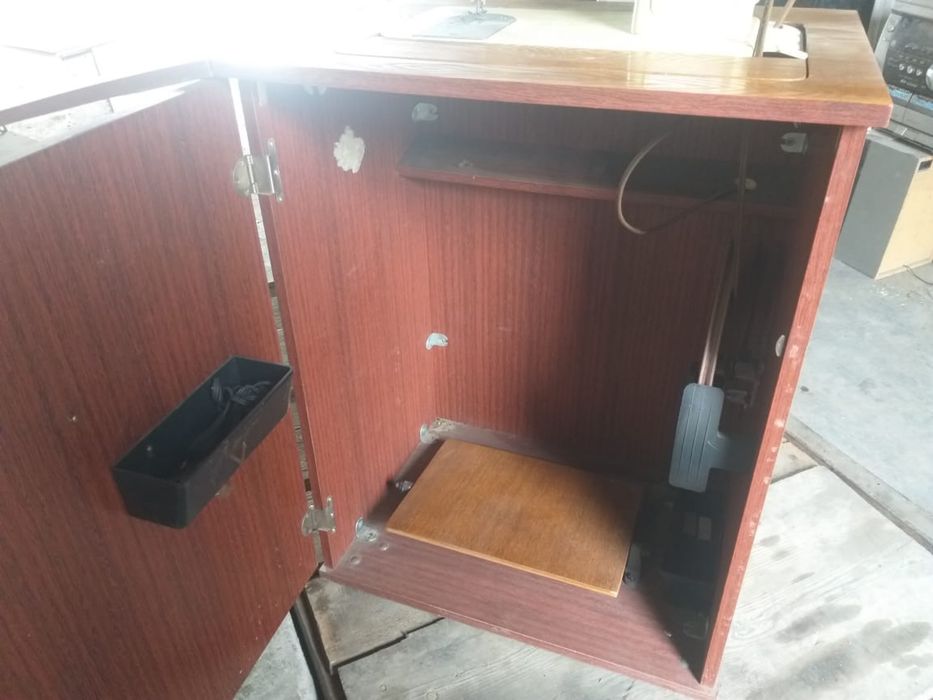 Швейная машинка Чайка