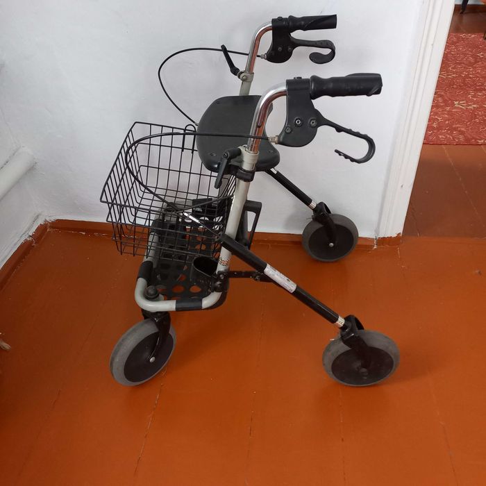 ходунки-коляска.