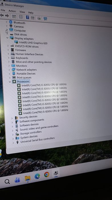 Laptop HP 250 G7 i5 gen8 8 nuclee la 2.5 ghz 8 gb ram ddr4, ssd 250 gb  video intel HD 620