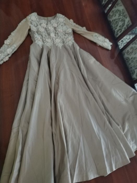 Ayyollar oqshom libosi