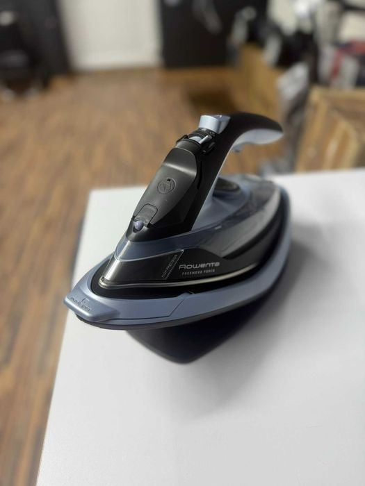 Fier de calcat fara fir Rowenta Freemove Force 2800W