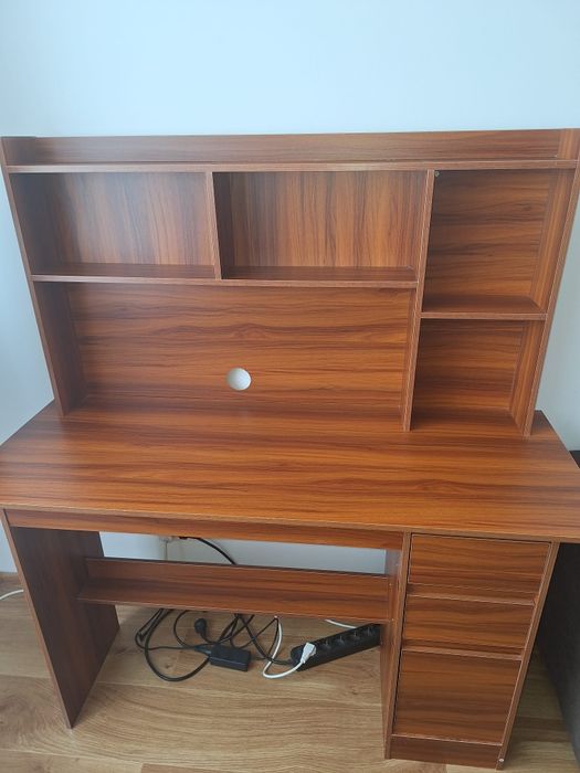 Vand birou in stare buna.