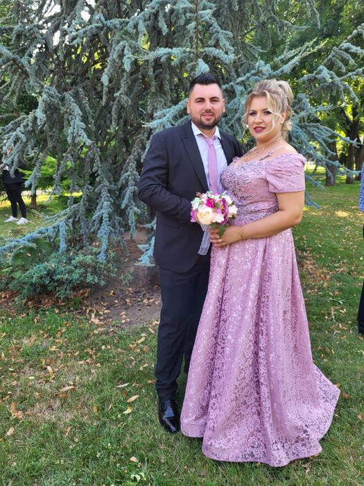 Vand rochita de ocazie