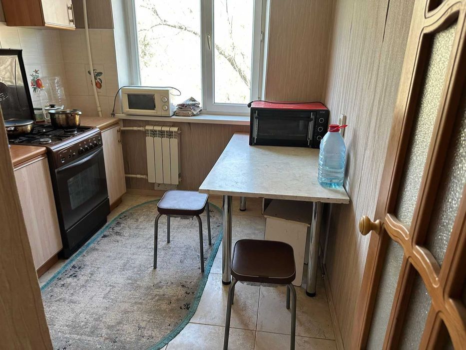 Продам 2 комнатную 8 микрорайон