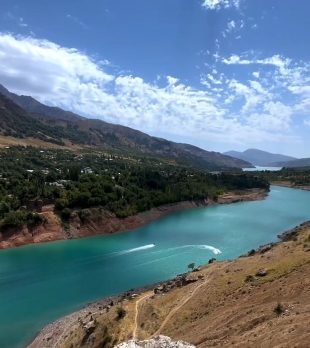 Сижжакда манзарали дача учун 4сотх ховли  ер сотилади коттасувга 400м