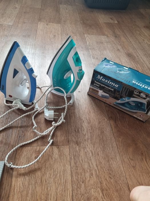 Утюги паровые  три штуки есть