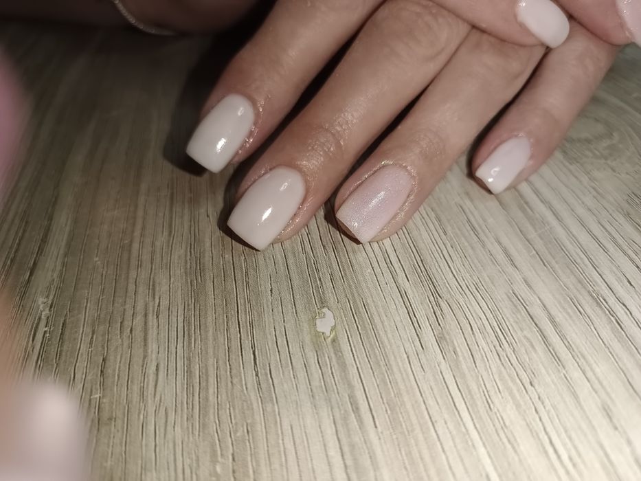 Unghii cu gel  constanta