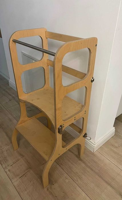 Turn de invatare Montessori 2 in 1 cu masuta si scaun inclus