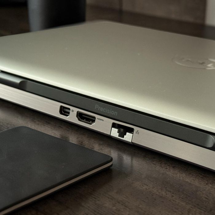 15.6’UHD 4K 600nits/RTX A3000 6GB/Core i7-11850H/Dell Precision 7560/32GB DDR4/512GB SSD