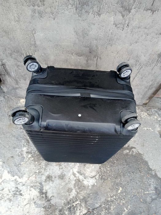 чемодан размер 68-46-30 см.