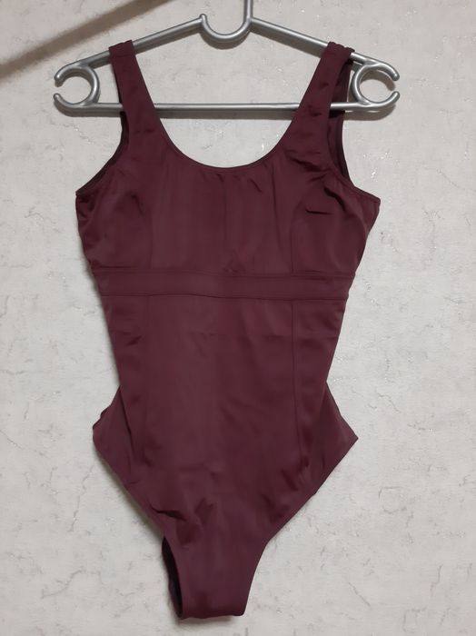 Продам слитный купальник