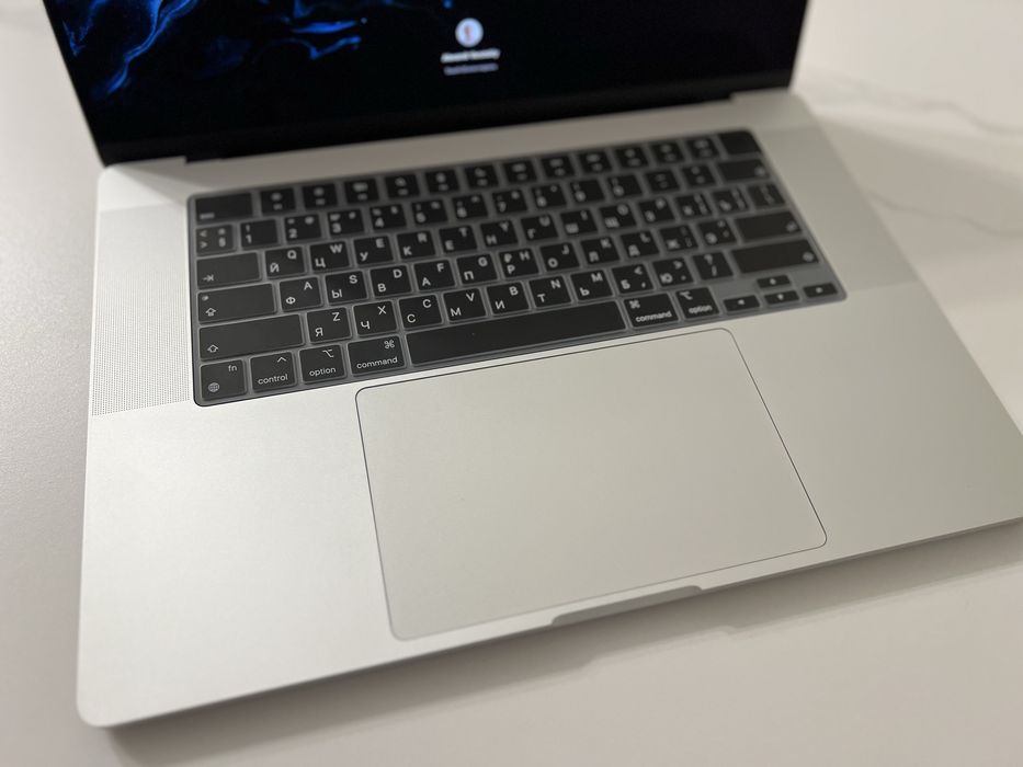 Продаю MacBook Pro 16