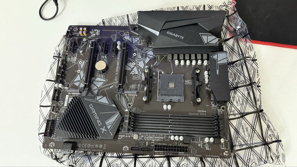 Gigabyte B550 Gaming V2 rev. 1.1 (на запчасти)