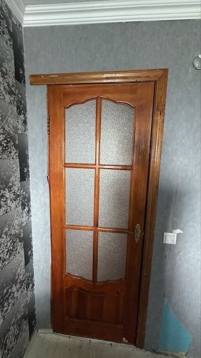 Продам дверь 6 дверь договорная цена