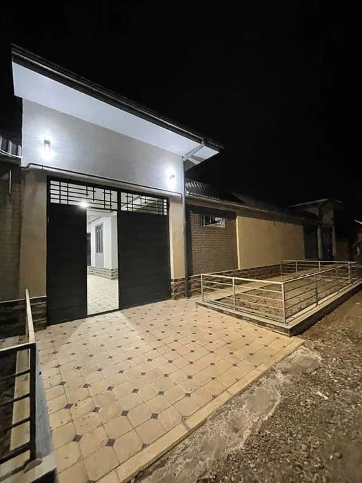 Сергели 4-бекат 200 м2 5-хона уйимиз сотилади срочно