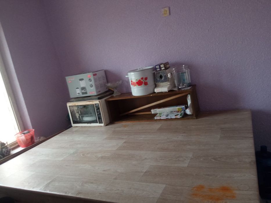 хамир стол 2 етажли устига линоним копланган 2х2м