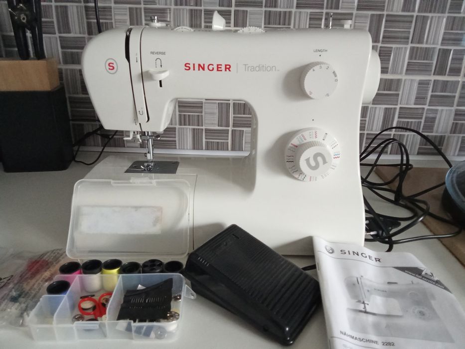 Mașina de cusut noua