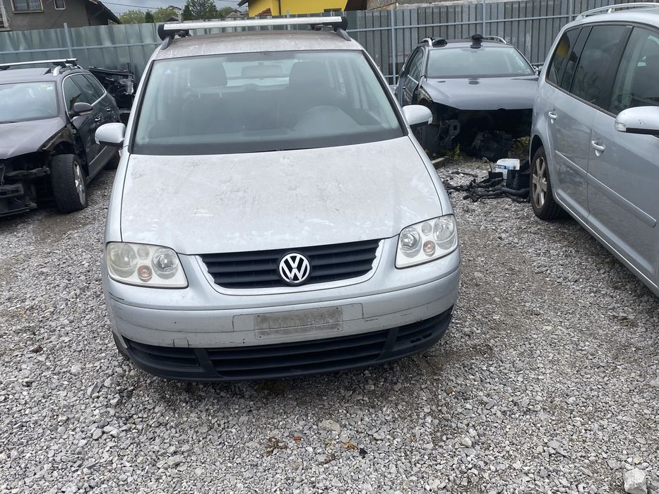 VW Touran на Части 2 броя, 1.6fsi, 2.0tdi DSG