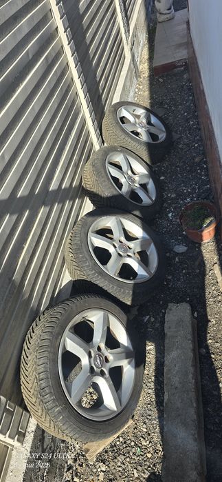 Vând jante + cauciucuri All season (iarna/ vară)!  Dimensiuni 225/45 R17 cauciucurile sunt noi !
