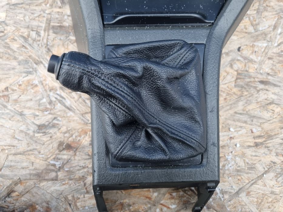 Дополнительный щиток приборов Audi 80.