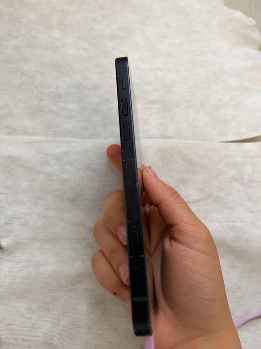Vând un iPhone 12