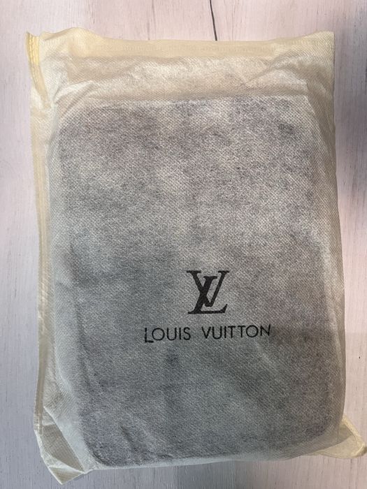 Мъжка чантичка на Louis Vuitton