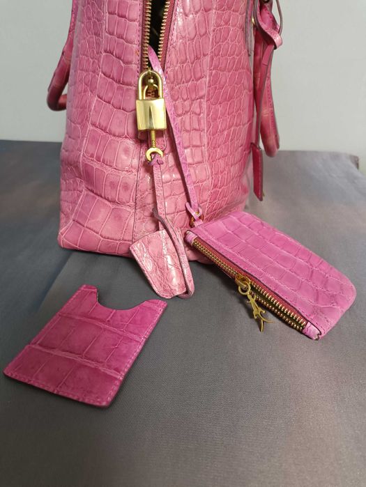 Модная кожаная розовая сумка б/у