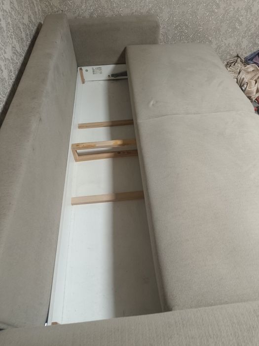 Диван.           .