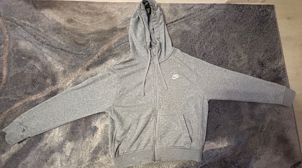 Сиво горнище - Nike
