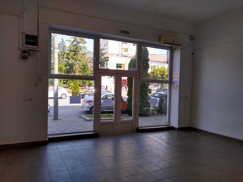 Închiriez spațiu comercial utracentral în Târnăveni