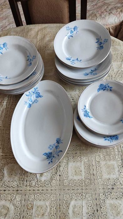 Български порцеланов сервиз